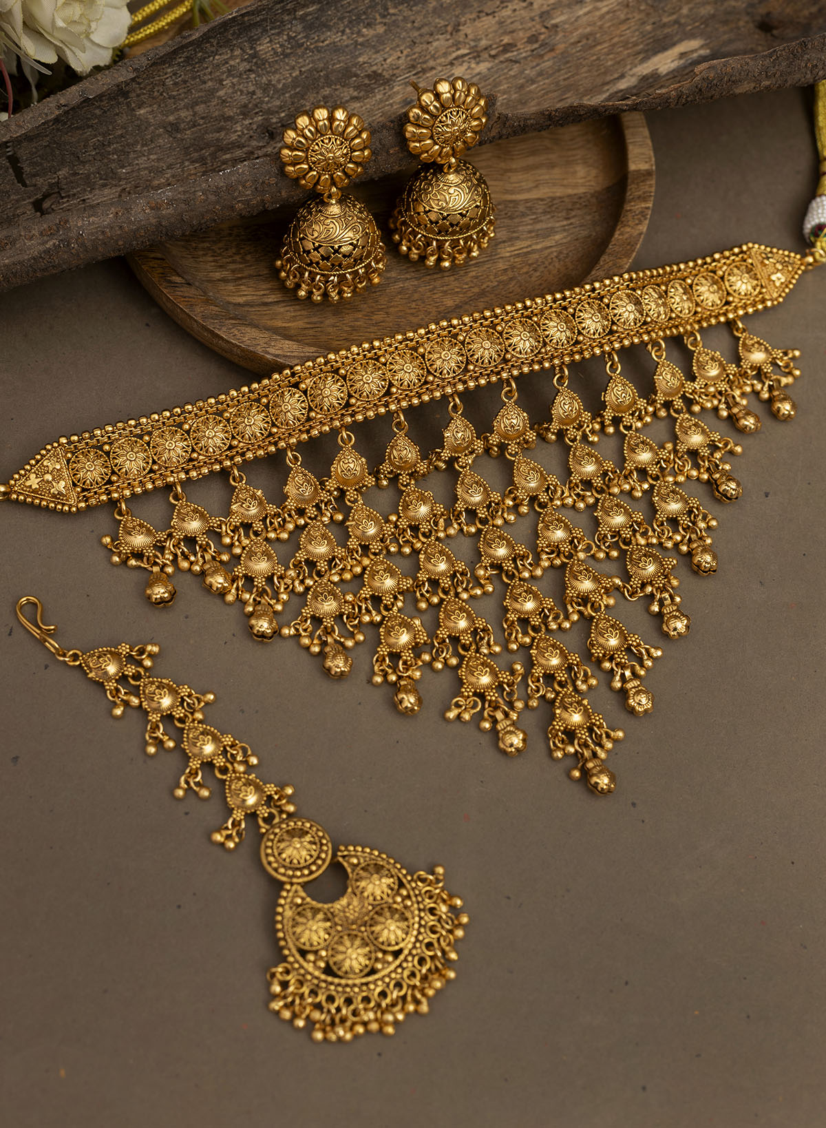 Reyaara waterfall choker Set