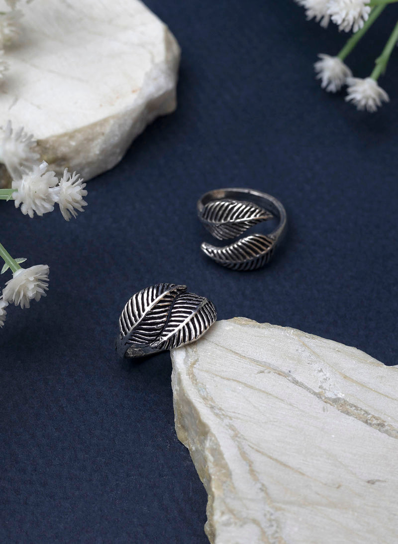Buy Oxidised Antique Vasuh Vent Ring Toe Rings In 925 Silver from Shaya by  CaratLane