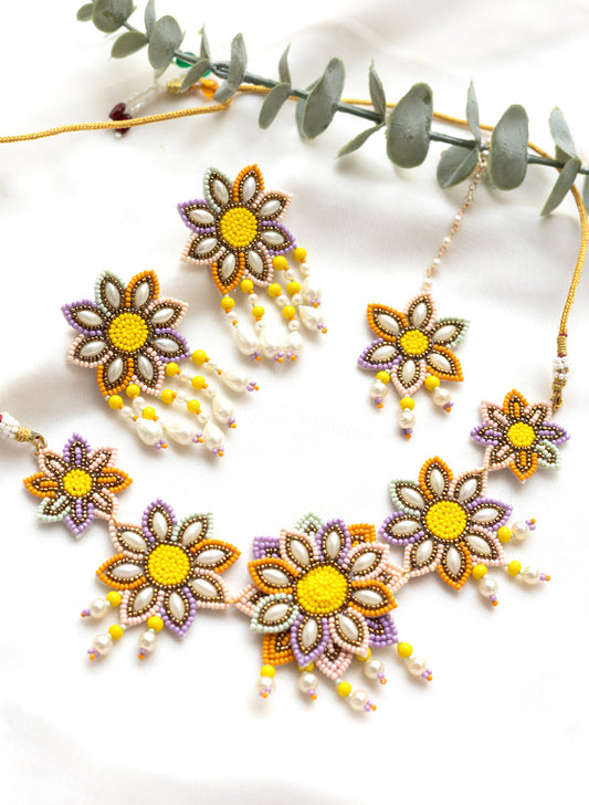 gautami MULTICOLOR HANDMADE NECKLACE WITH EARRING AND MANGTIKA