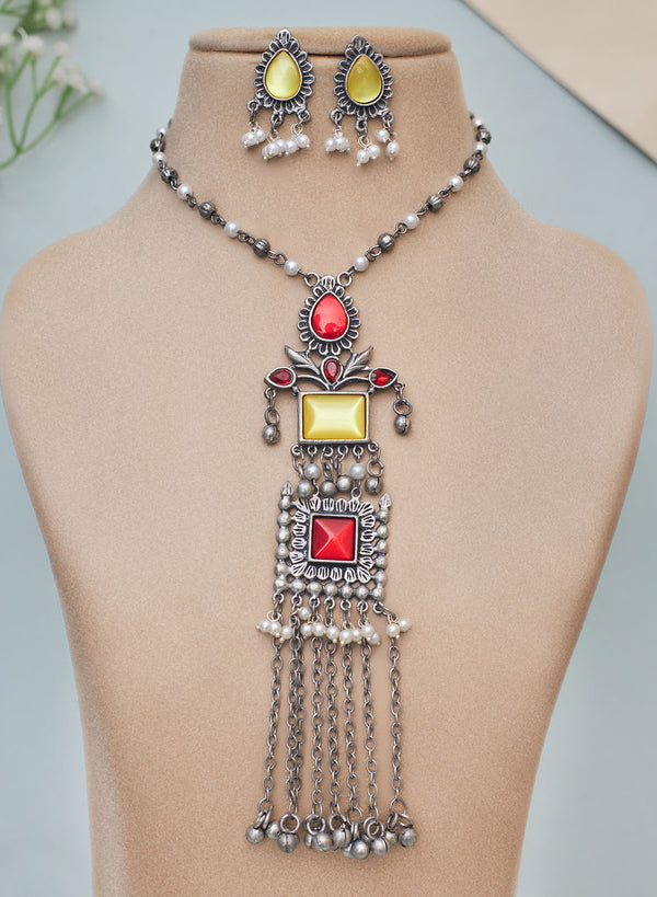 Mally oxidised stone pendant set