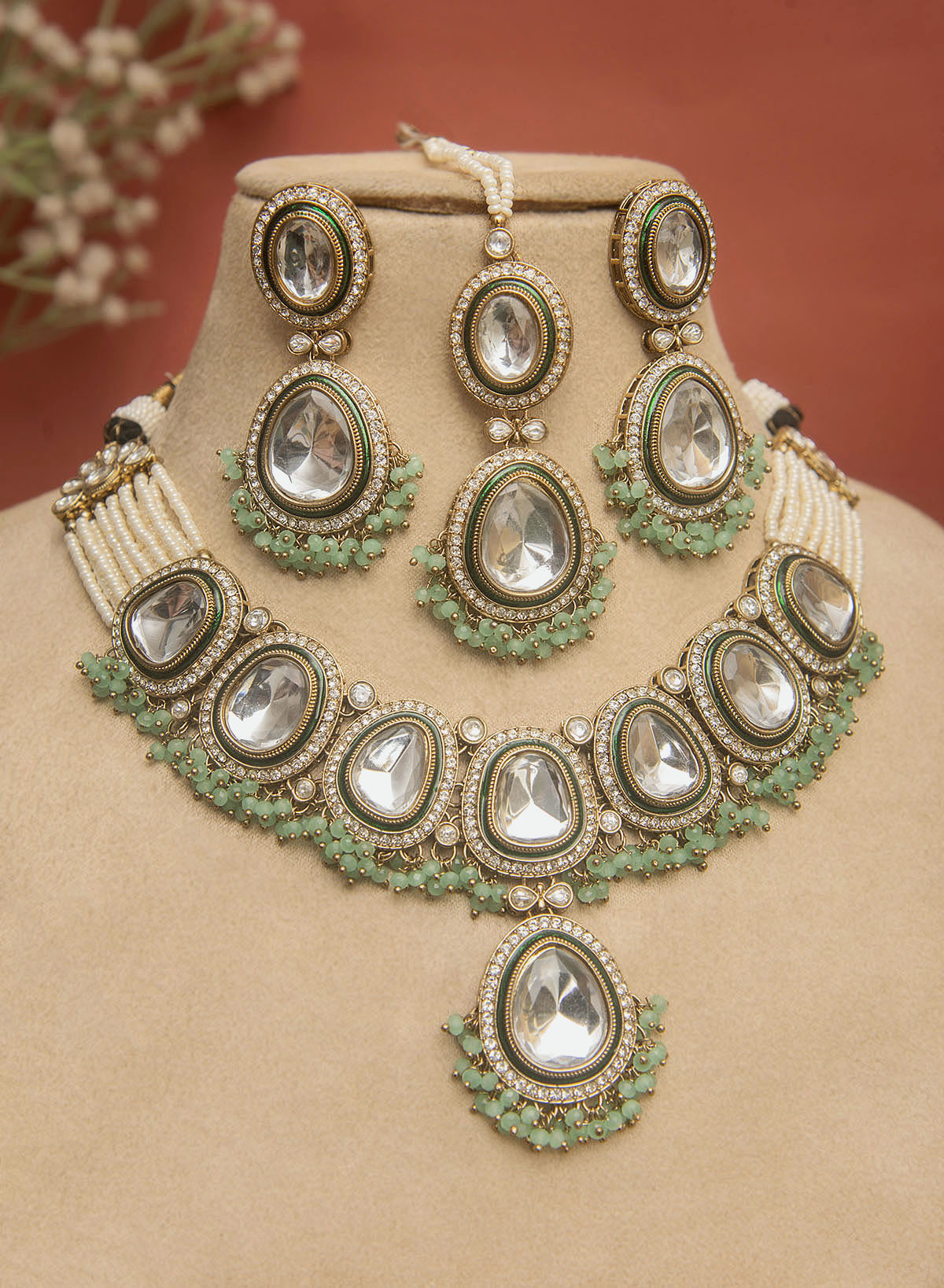 Hasvika Necklace Set