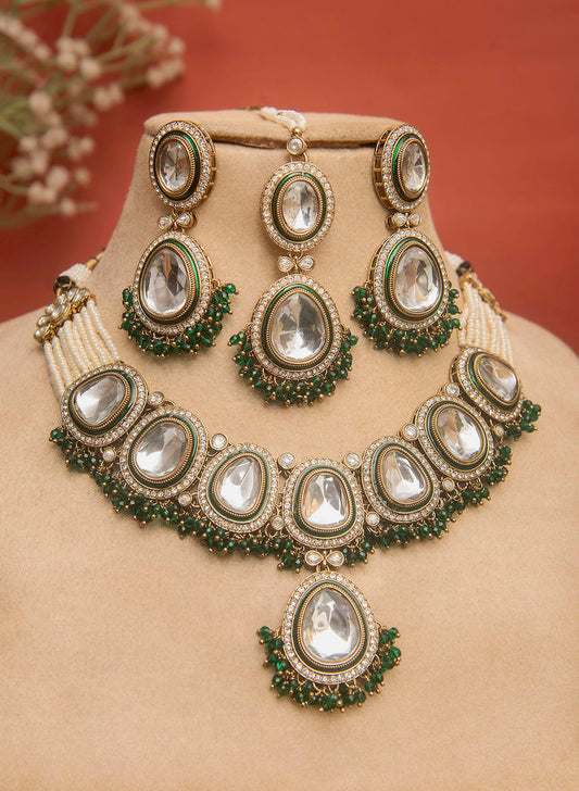 Hasvika Necklace Set