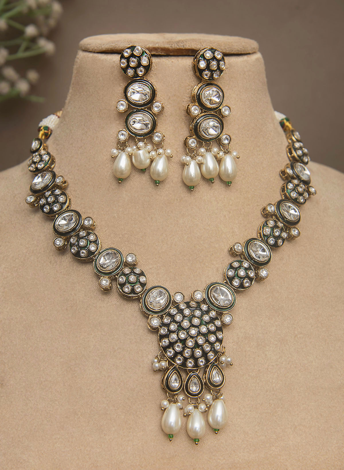 Subhi Necklace Set