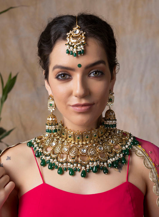 Dipti Kundan Necklace Set with Mangteeka