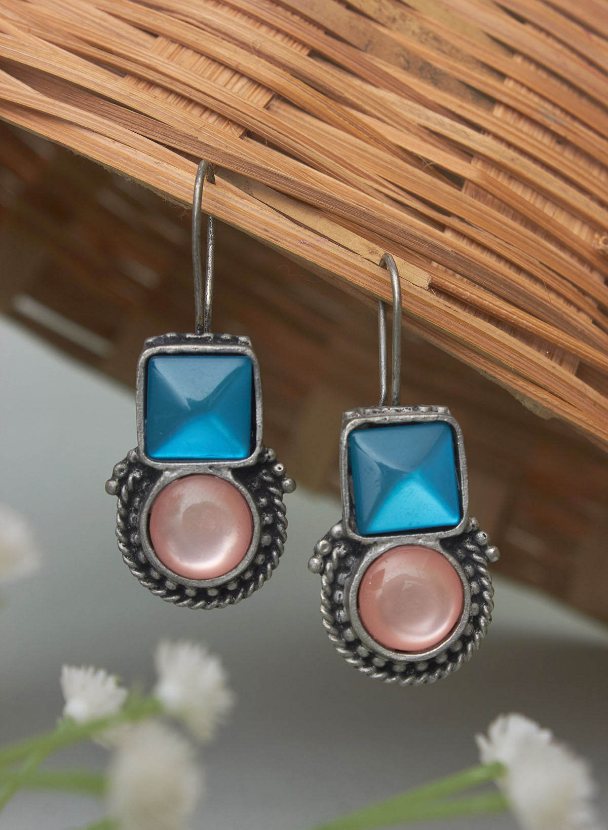 Varalika stone stud