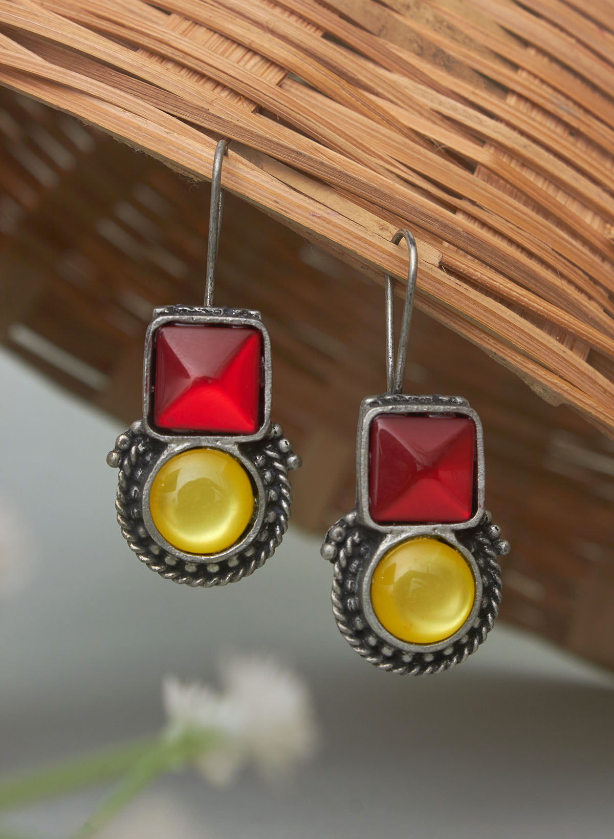 Varalika stone stud