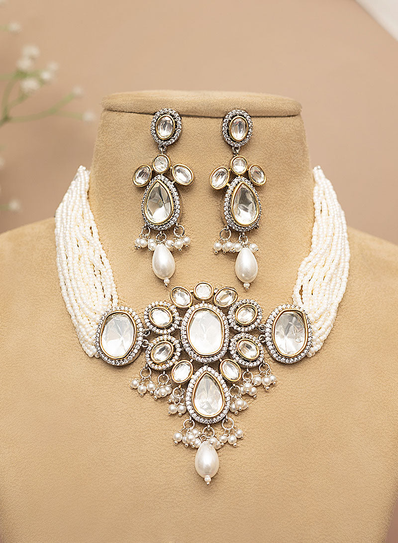 Athiraa Necklace