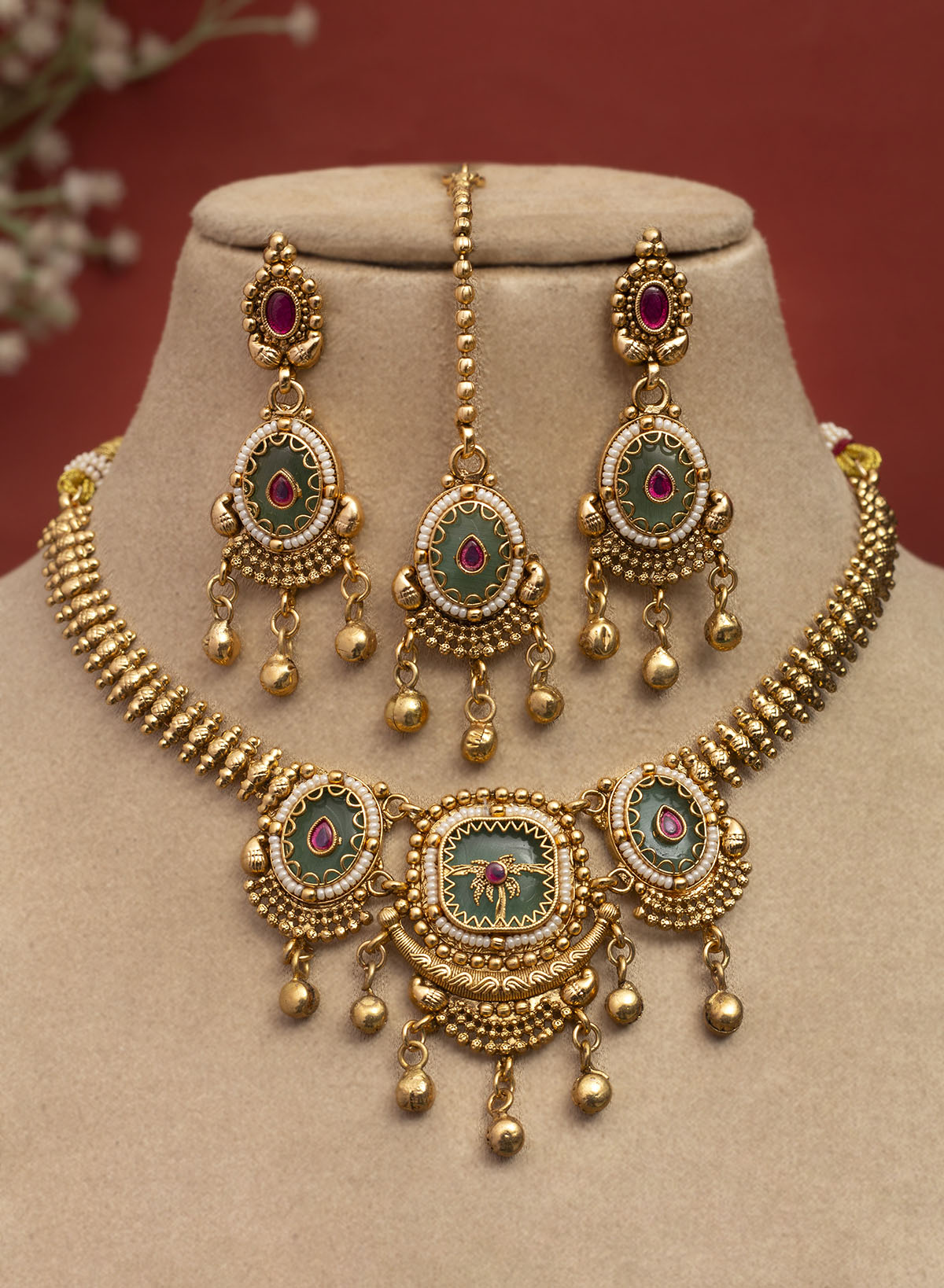 Anvaya Necklace Set