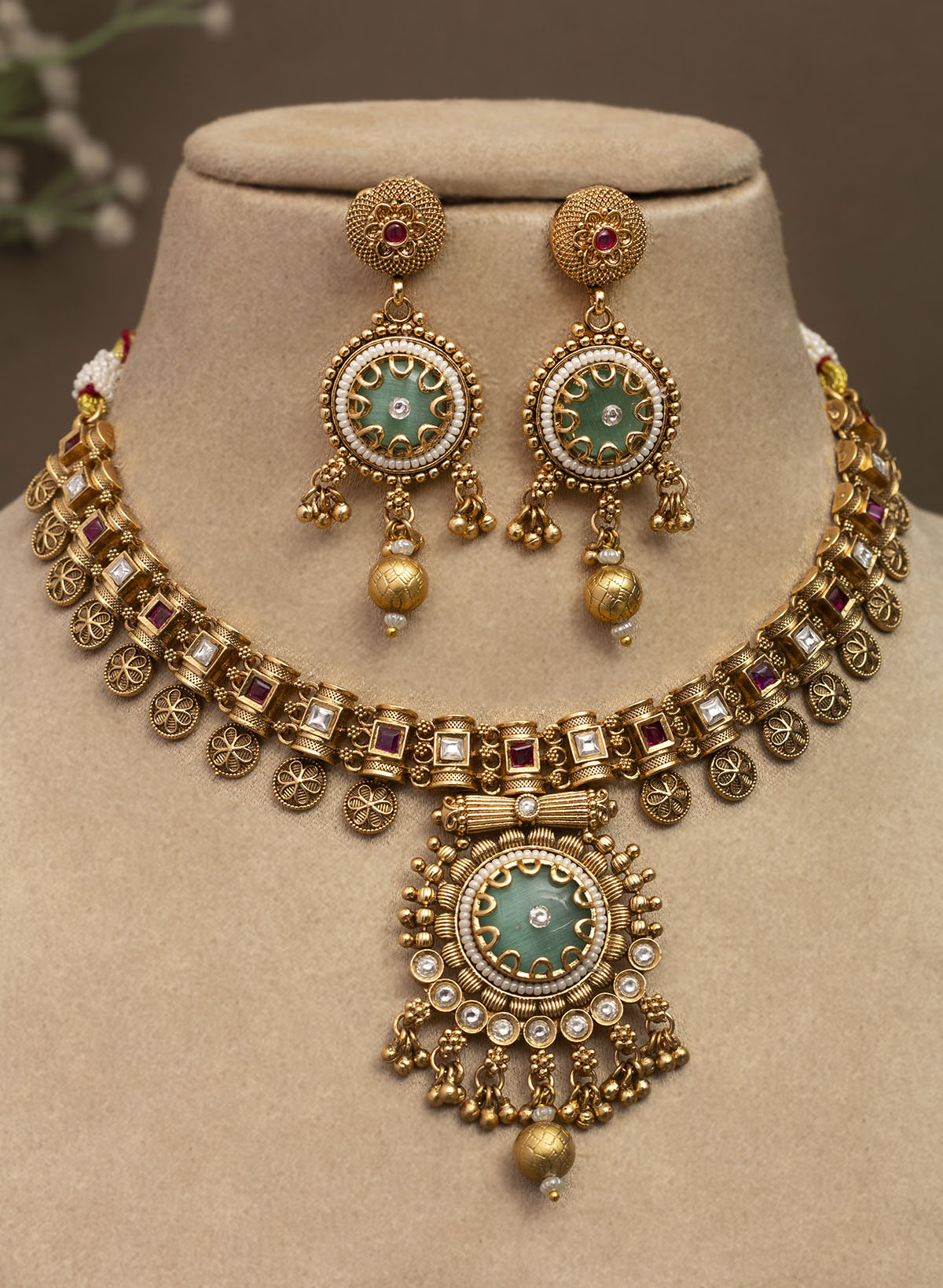 Anvira Necklace Set