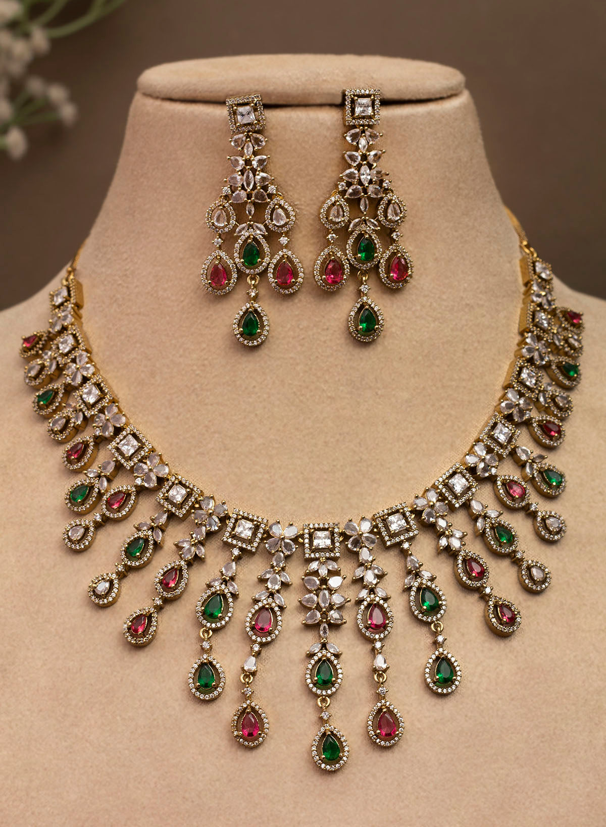 Shaina Necklace Set