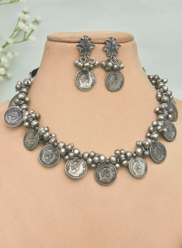 Itsya coin necklace