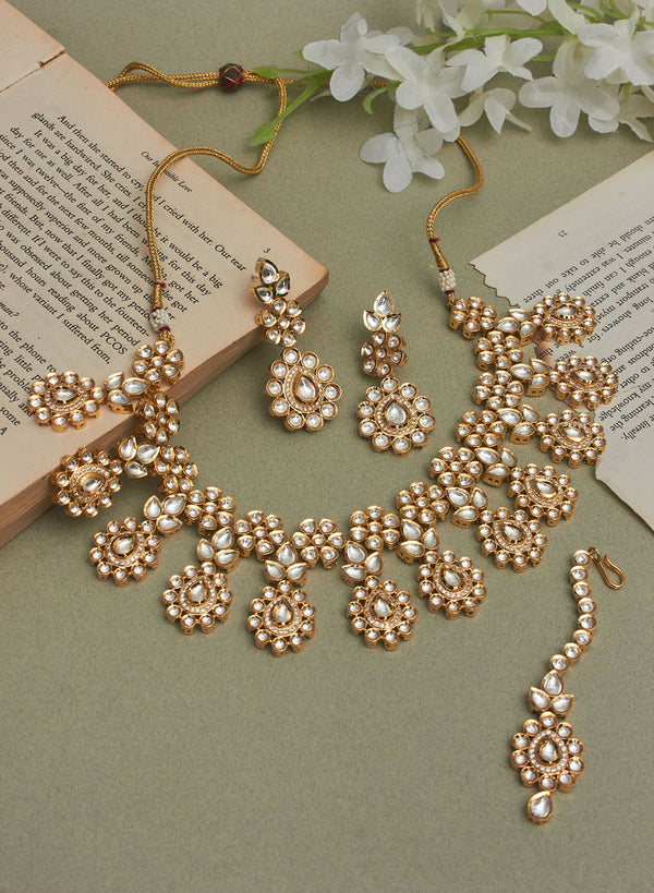 Darpana kundan necklace set with maangtika