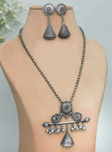 Dipanita pendant necklace set