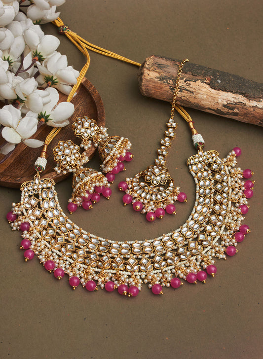 Samprita necklace set with maangtika