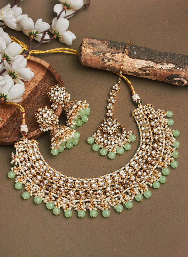 Samprita necklace set with maangtika