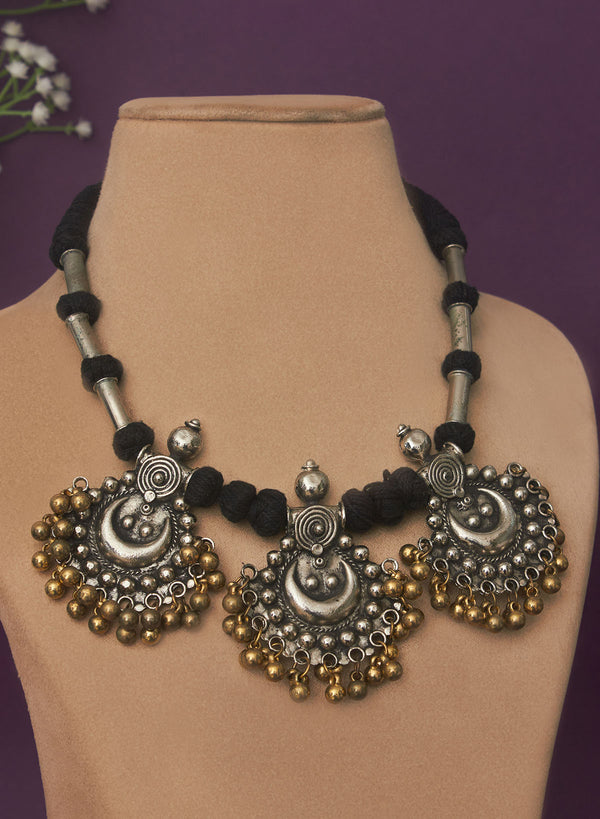 Lipika oxidised choker