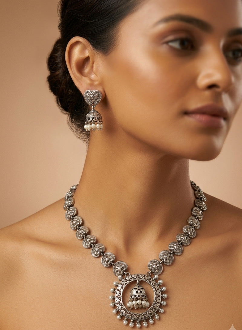 Vrishti Necklace Set
