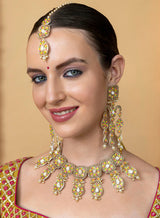 Kaivya handmade necklace with earrings and mangtika