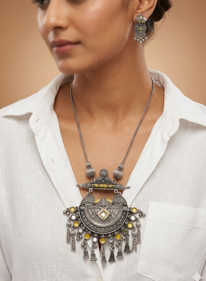 Yutiksha Necklace Set