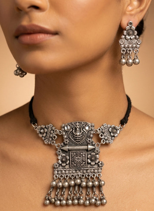 Niral Choker Set