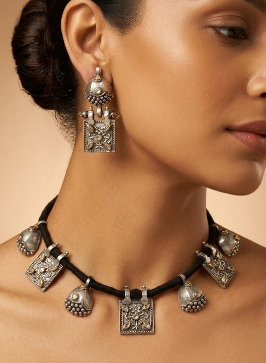 Rujul Necklace Set