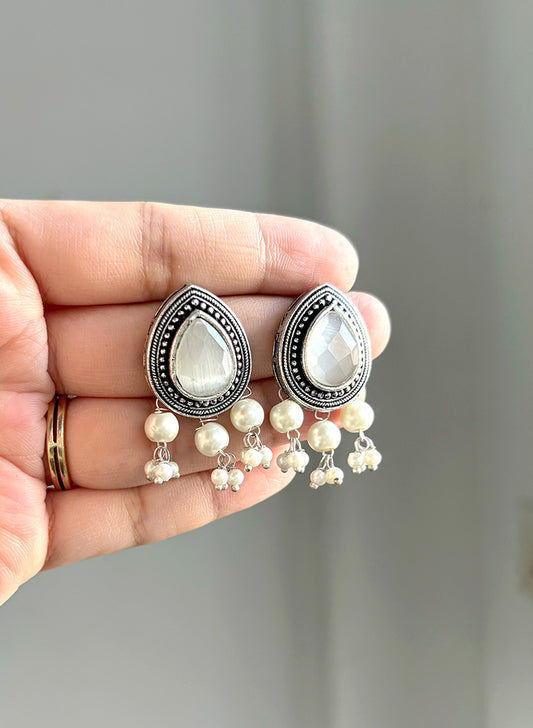 Aarika drop earring