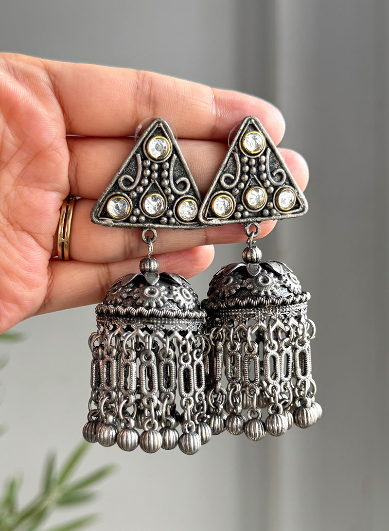 Nirvita Jhumka