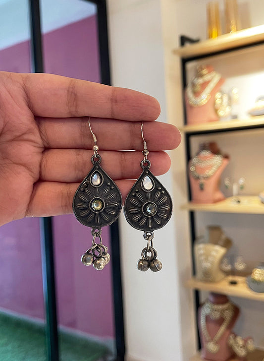 Nivika Drop Earring