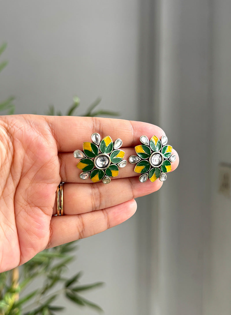Manika lotus stud
