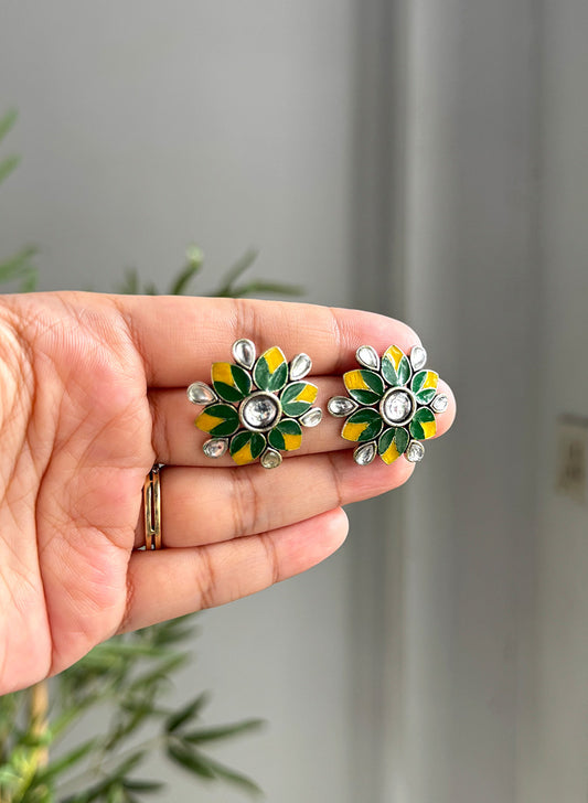Manika lotus stud