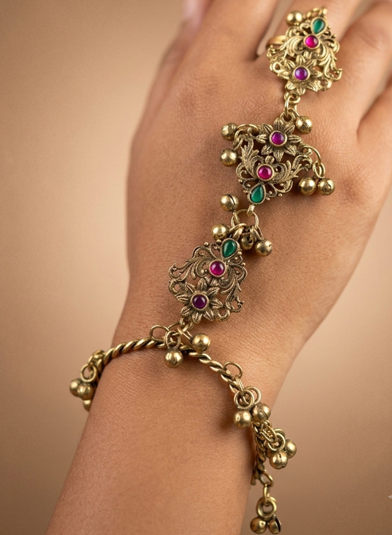 Ratnavi Oxidised Hathphool