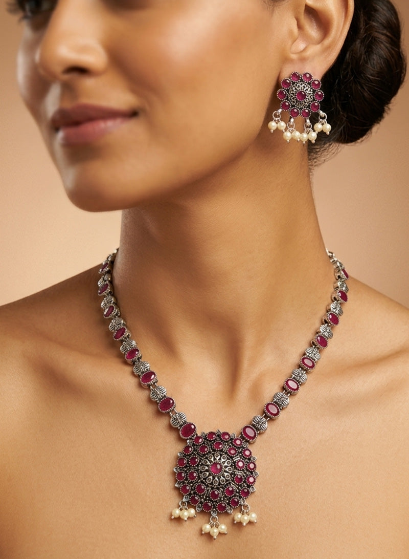 Tavir Necklace Set