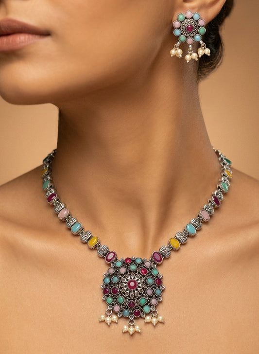 Tavir Necklace Set