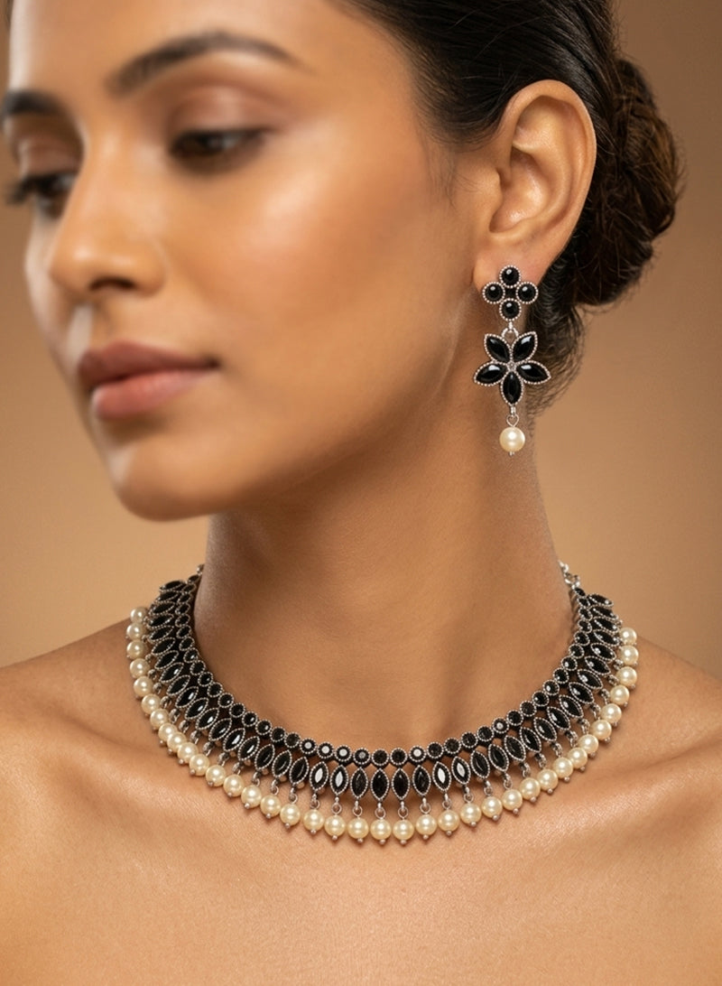 Ovisha Necklace Set
