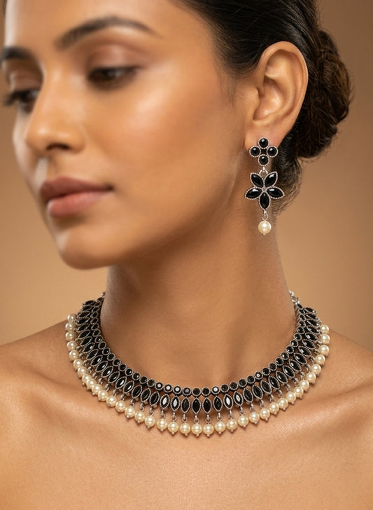 Ovisha Necklace Set