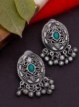 Laboni silver studs