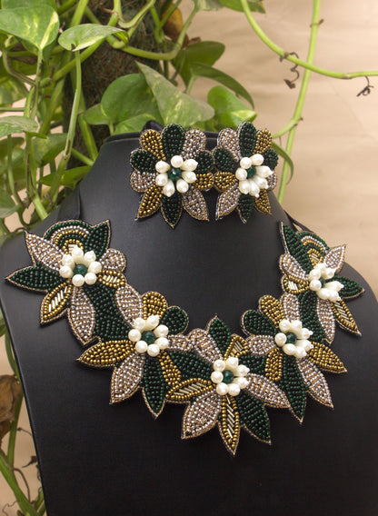 Meera handmde Necklace Set