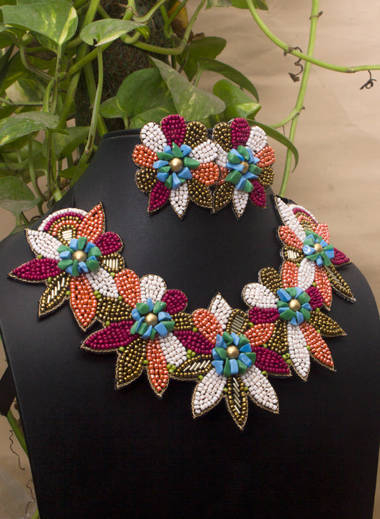 Meera handmde Necklace Set