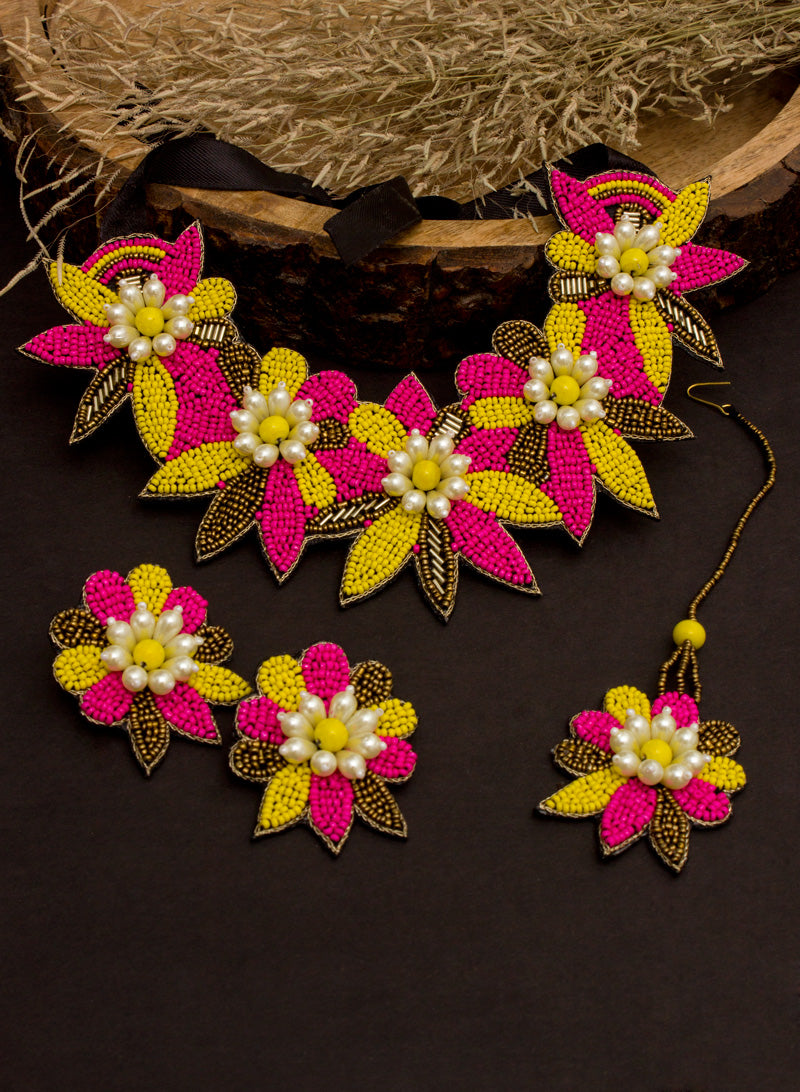 Meera Handmade Necklace Set with Maangtika