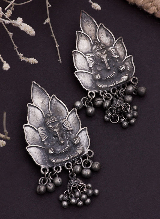 vinayak silver earring