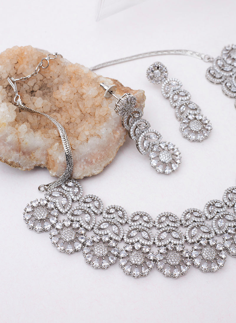Alaia ad necklace set with maangtika