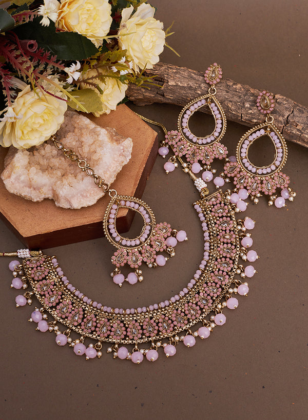 Pranalika necklace set with maangtika