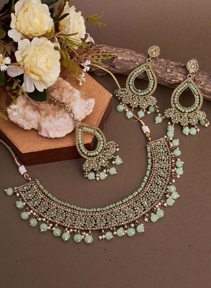 Pranalika necklace set with maangtika