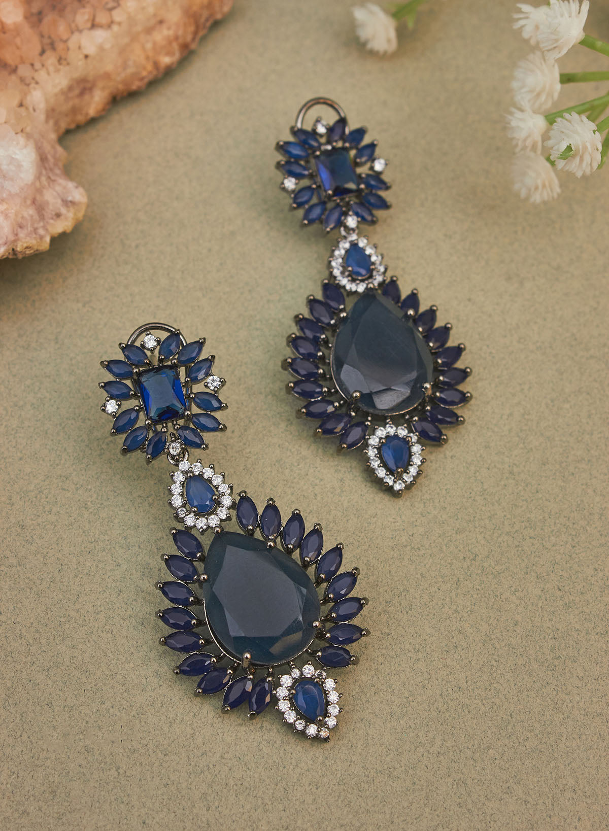 Cove ad earring