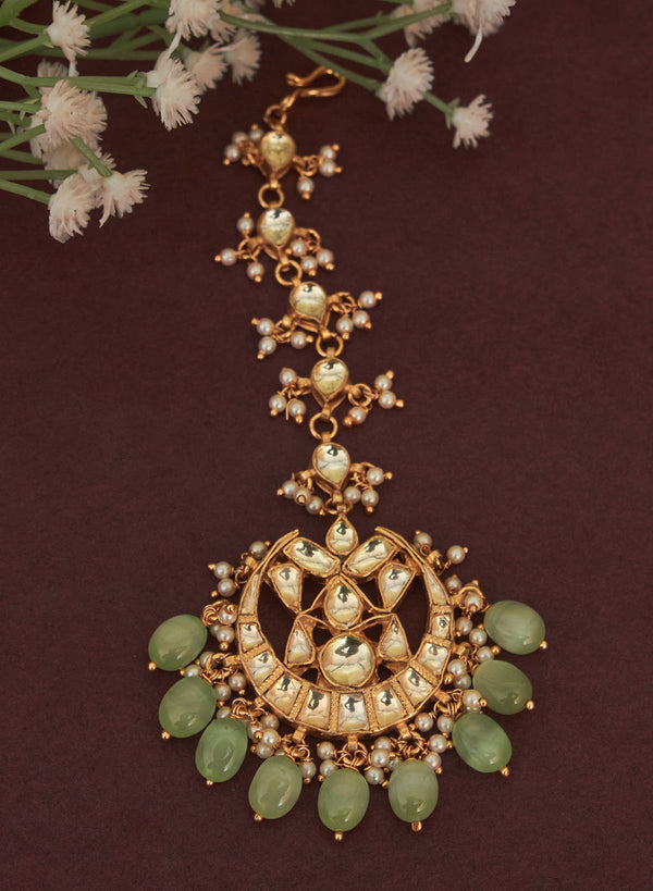 Moyna kundan maangtika