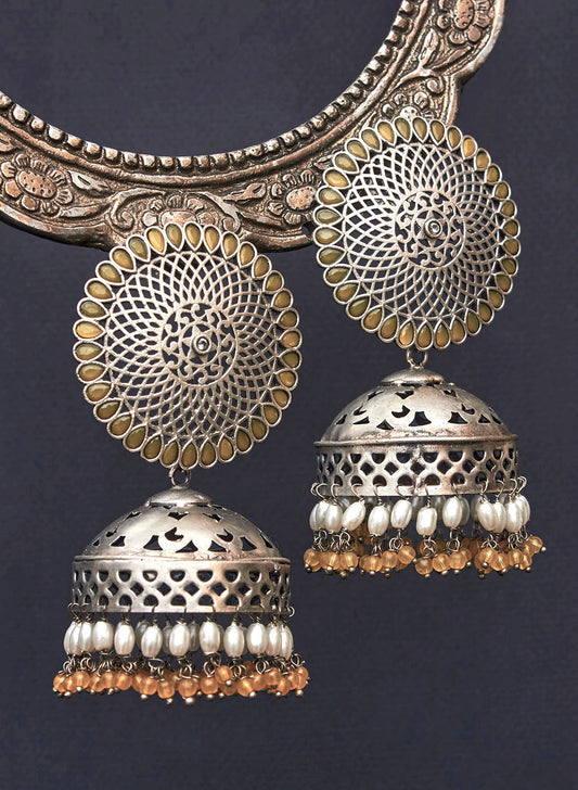 Suvarta stone jhumka
