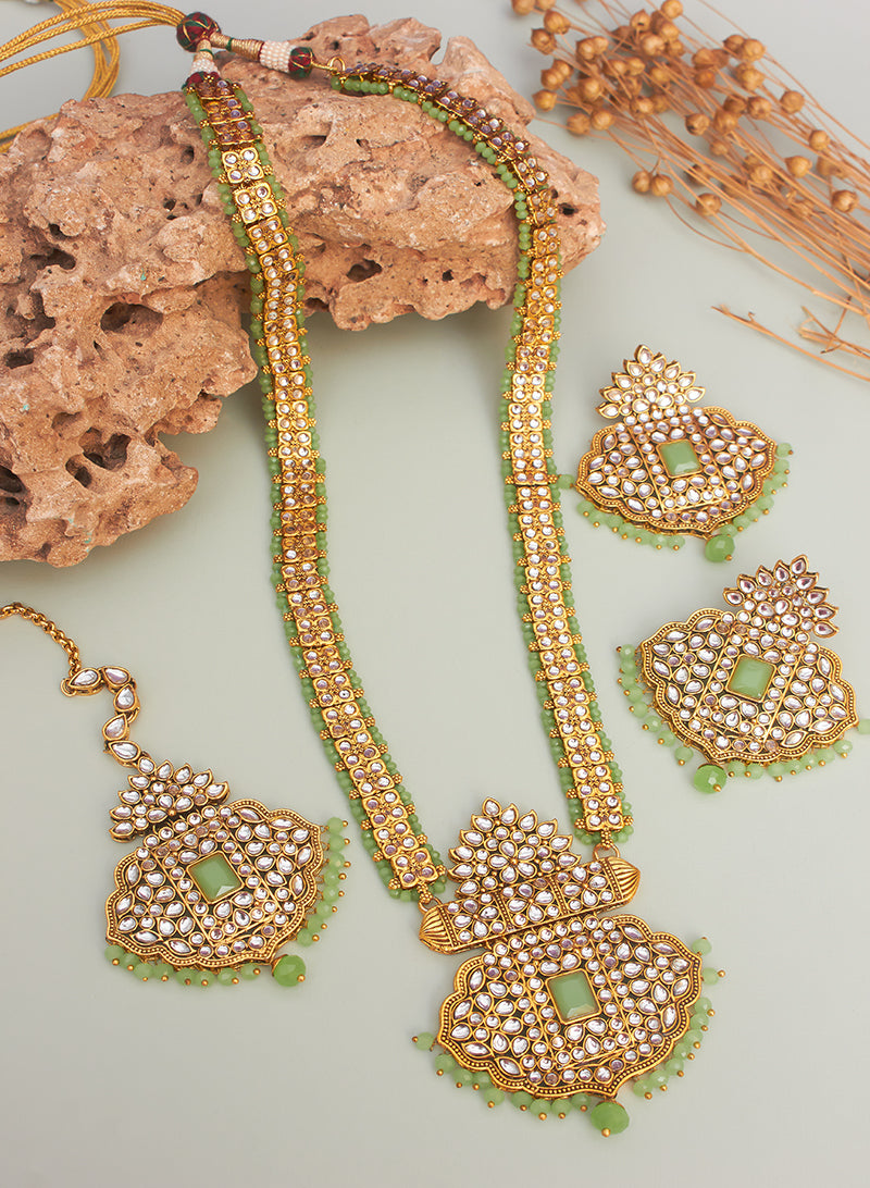 Anishka long necklace set with maangtika