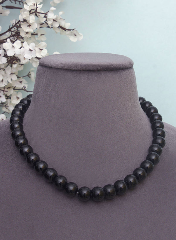 Karla pearl necklace with magnetic closure