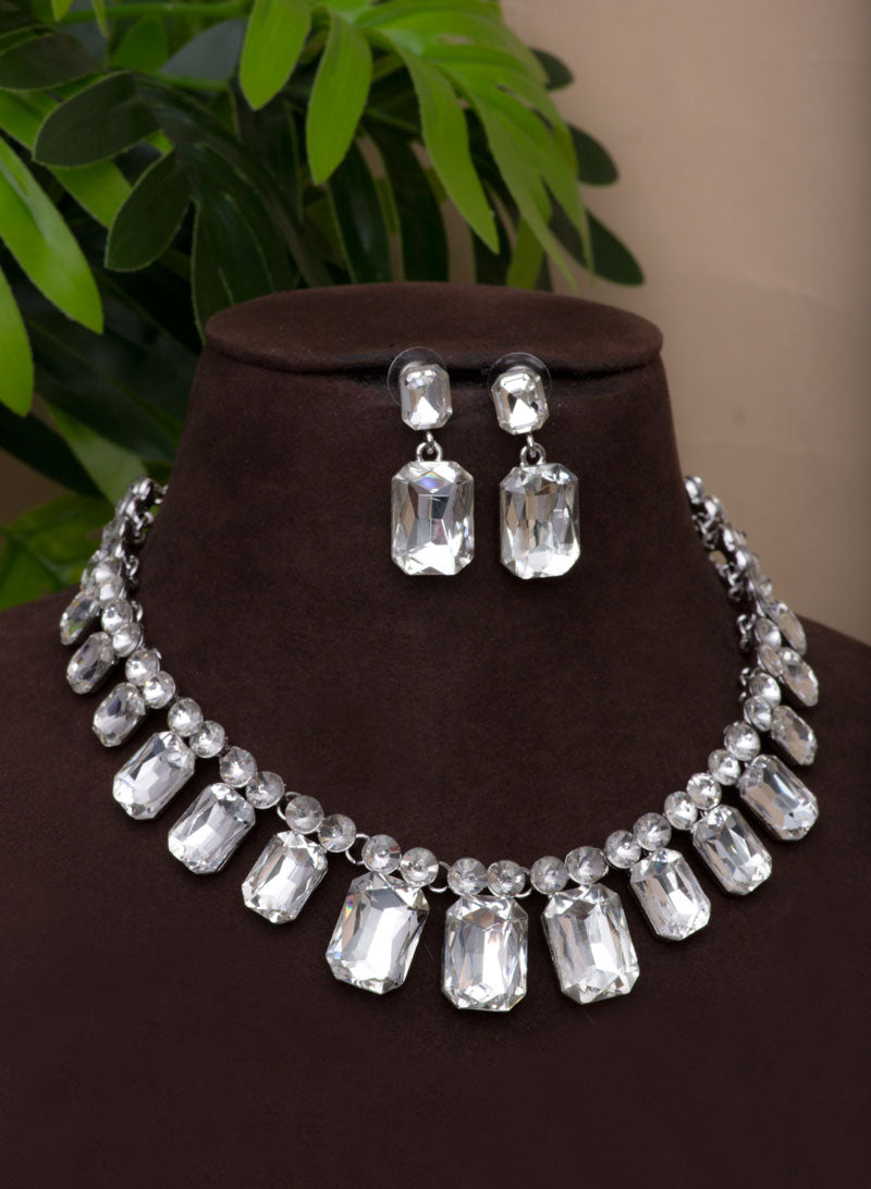yareli stone choker