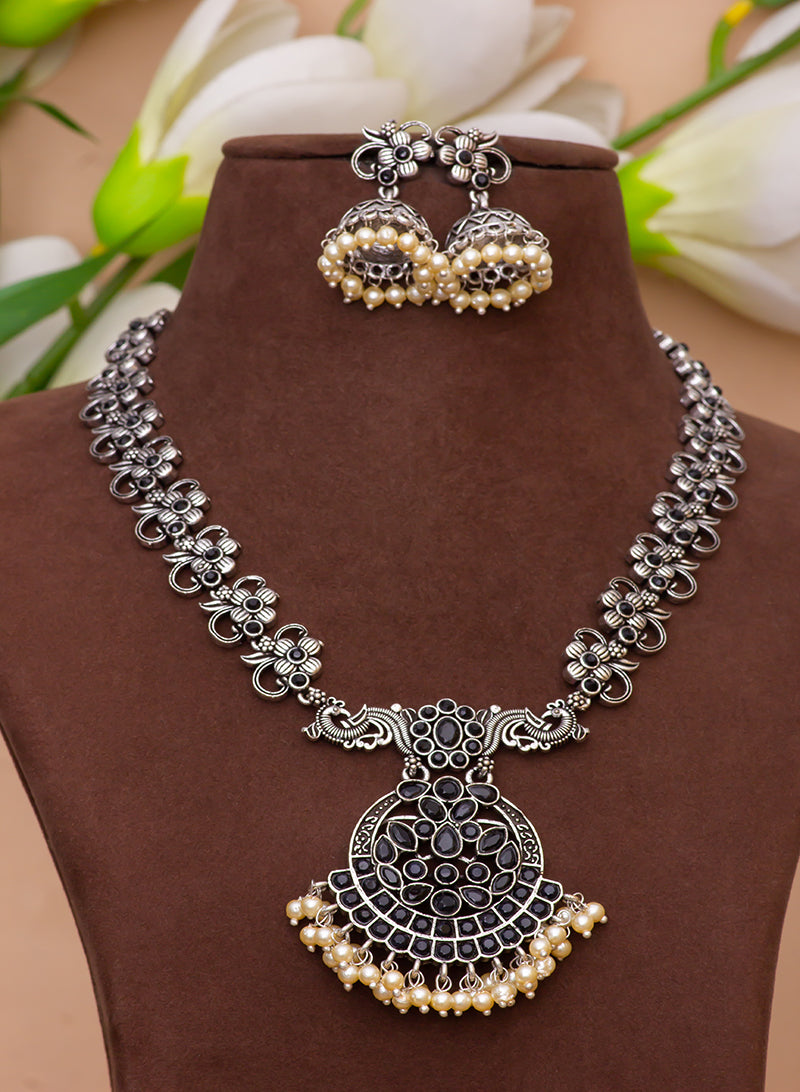 Priyadarshini Necklace Set